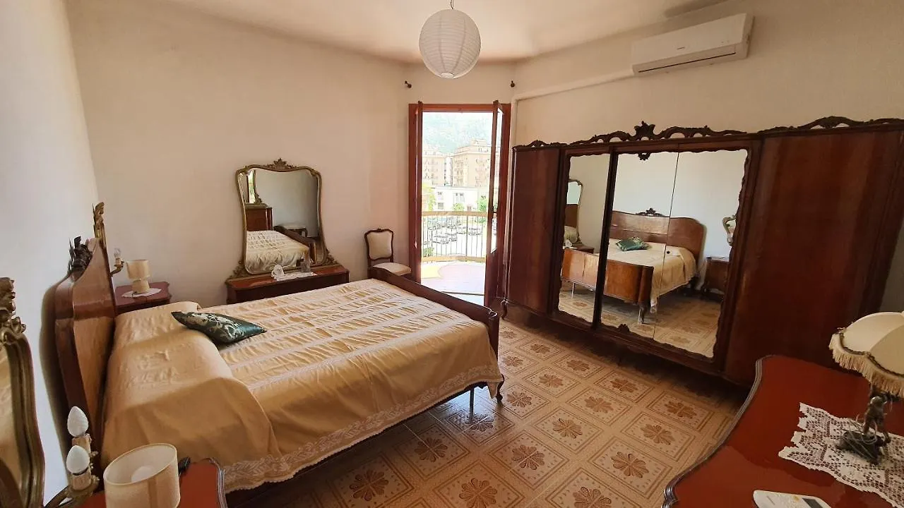 Apartment Appartamento Spazioso E Fresco In Punto Strategico. Castellammare del Golfo