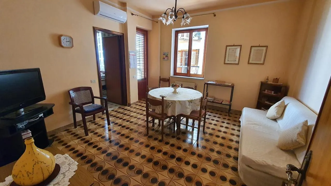 Appartamento Spazioso E Fresco In Punto Strategico. Castellammare del Golfo 0*,